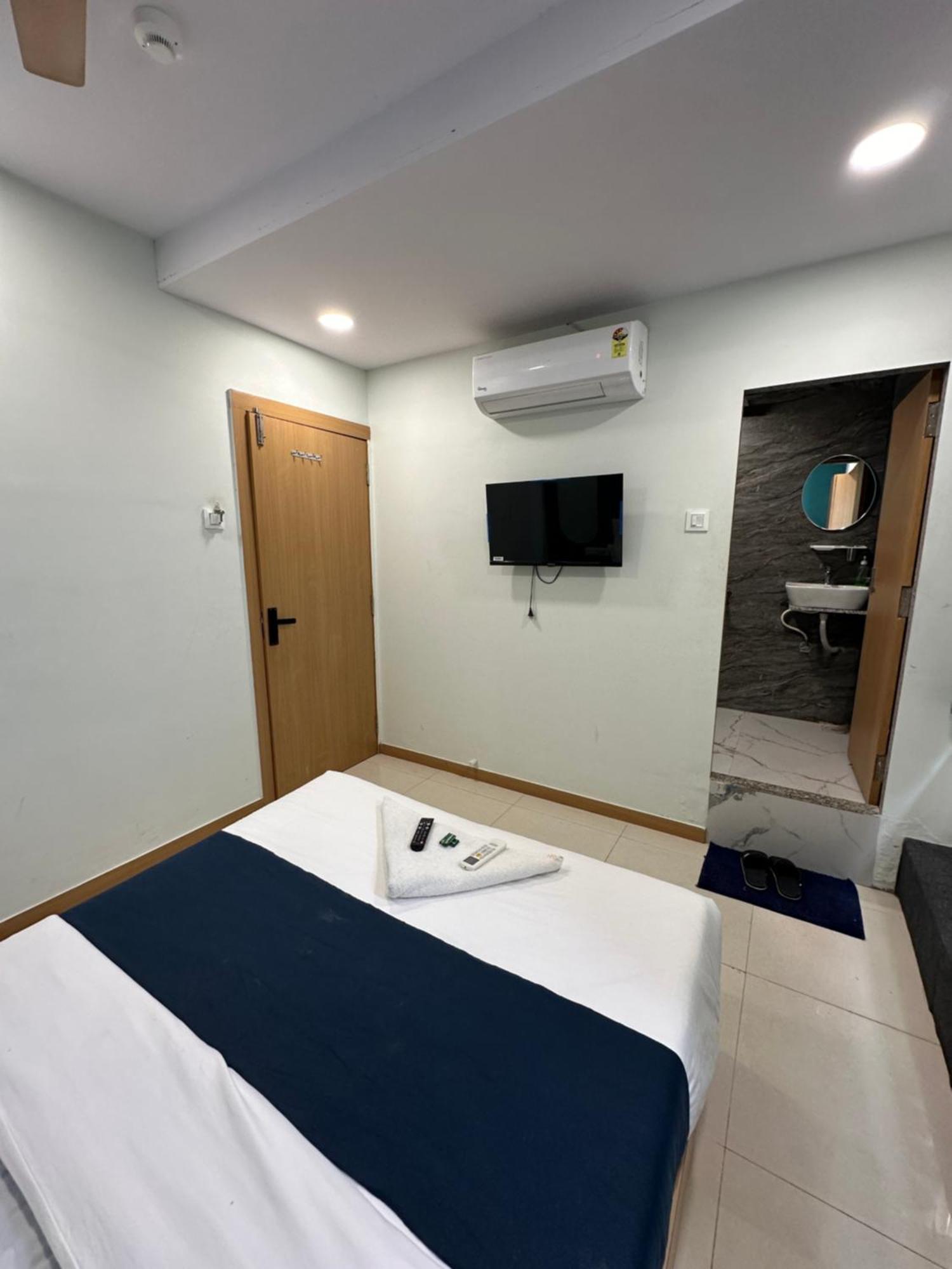 Hotel Sky Palace Adajan 苏拉特 外观 照片